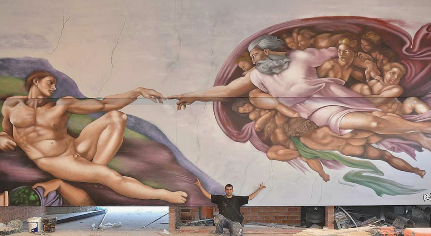 Mural de gran formato realizado por artista urbano contemporáneo